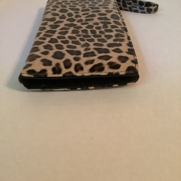 Wallet Wristlet Leopard Print New (but with a few small scratches) - Picture 11 of 14